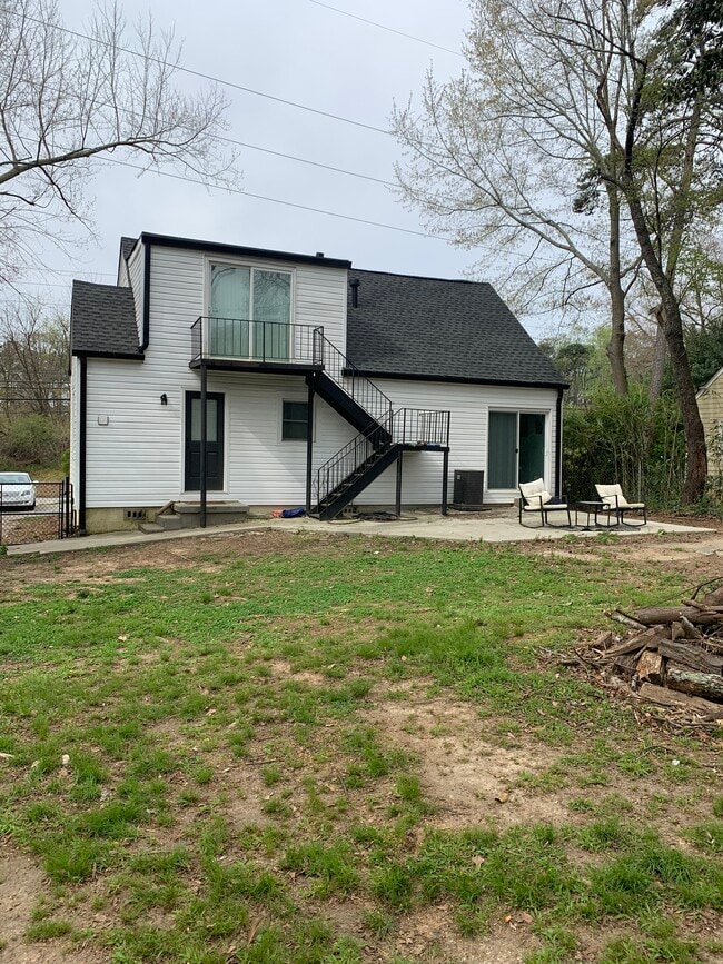 Building Photo - 2328 Johnson Ferry Rd NE