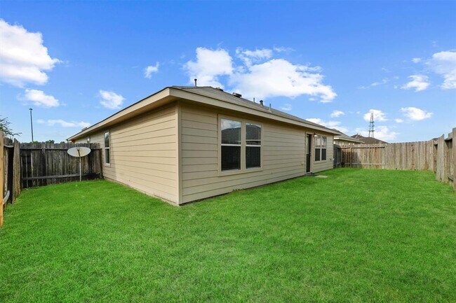 Building Photo - 2611 Verano Dr