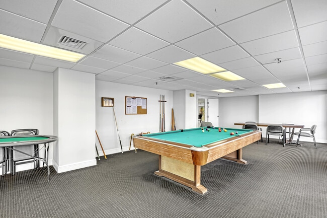 Building Photo - 3221 S Ocean Blvd