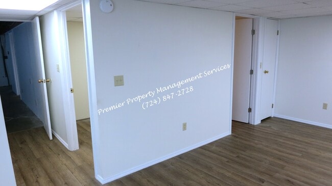 Building Photo - 511 Upper Service Rd