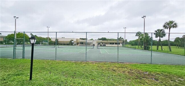 Building Photo - Annual Fully Furnished 2/2 Condo with Golf...