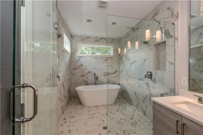 Building Photo - 3553 Blair Cir NE