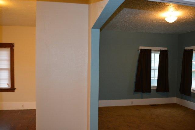 Building Photo - Beautiful, spacious Craftsman, Owner pays Yard Care, Laundry on site