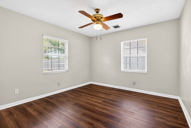 Building Photo - 18140 Oakdale Rd