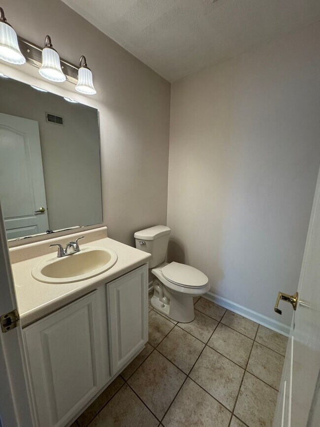 Building Photo - 9847 Cranberry Cir
