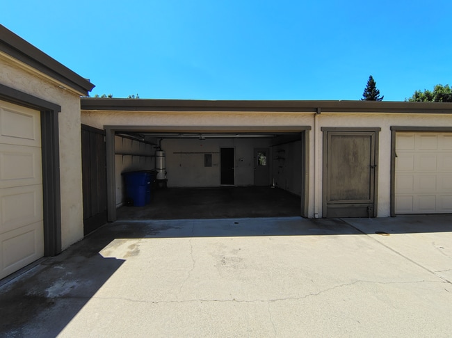 Building Photo - 1005 Sylvan Meadows Dr