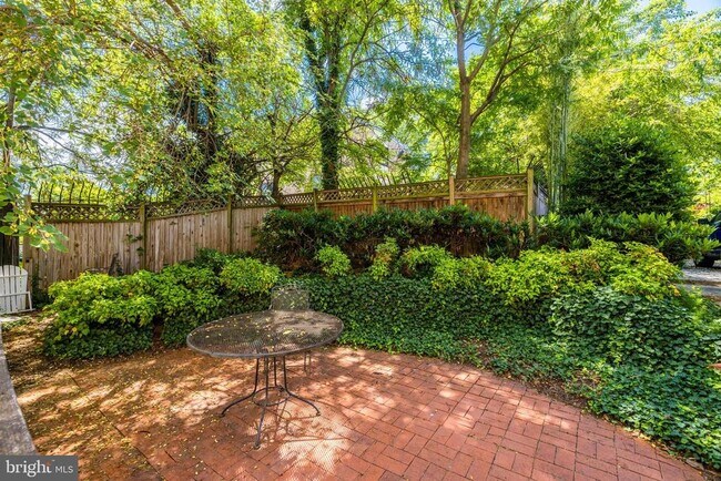 Building Photo - 1363 K St SE