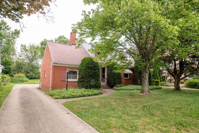 Building Photo - Charming 4-Bedroom Home in Prime Beachwood...