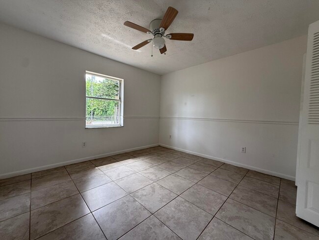 Building Photo - 2564 Navajo Ave