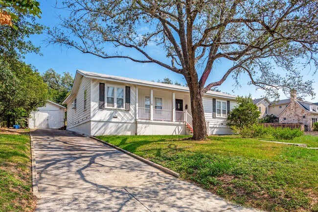 Building Photo - 313 Lilac Ln