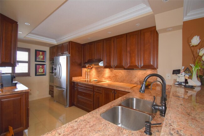 Building Photo - 1012 N Ocean Blvd