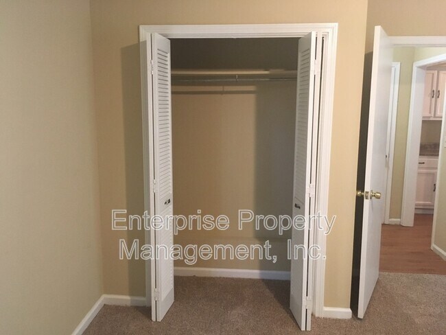 Building Photo - 7019 Shadow Oaks Dr