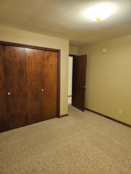 Building Photo - 829 Golf View Ln