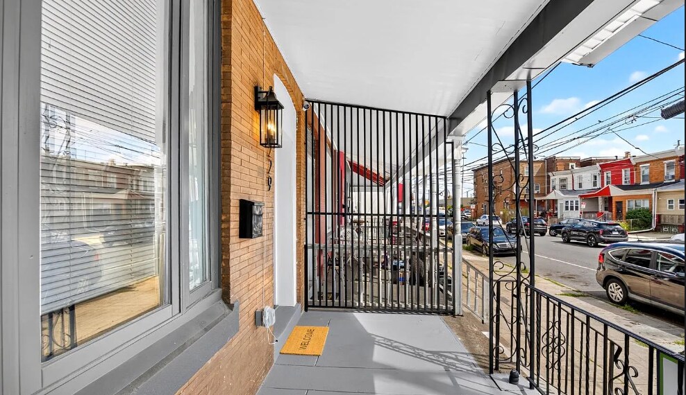 Building Photo - 5229 W Jefferson St