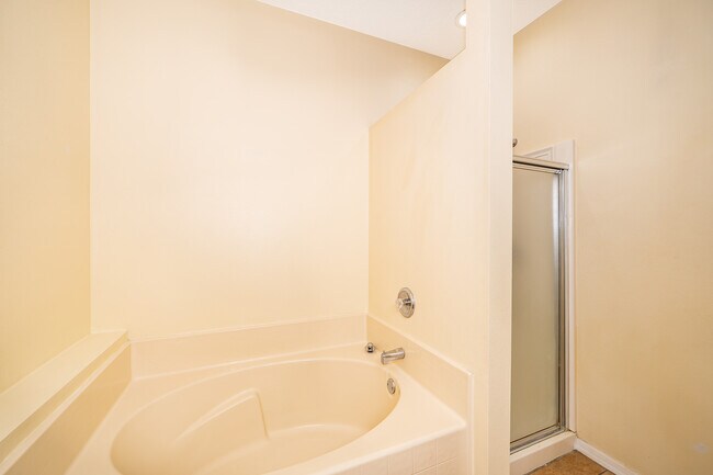 Building Photo - 10831 Leader Ln