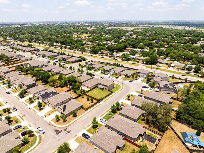 Building Photo - 4 Bedroom Corner Lot Rental with Spacious ...