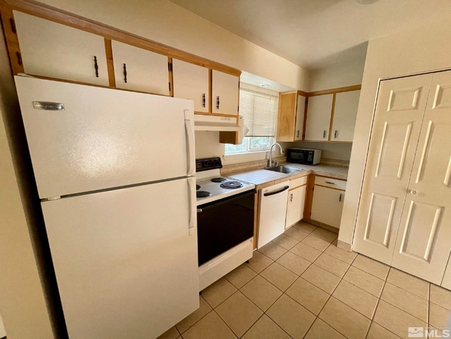 Building Photo - 1365 Kittyhawk Ave
