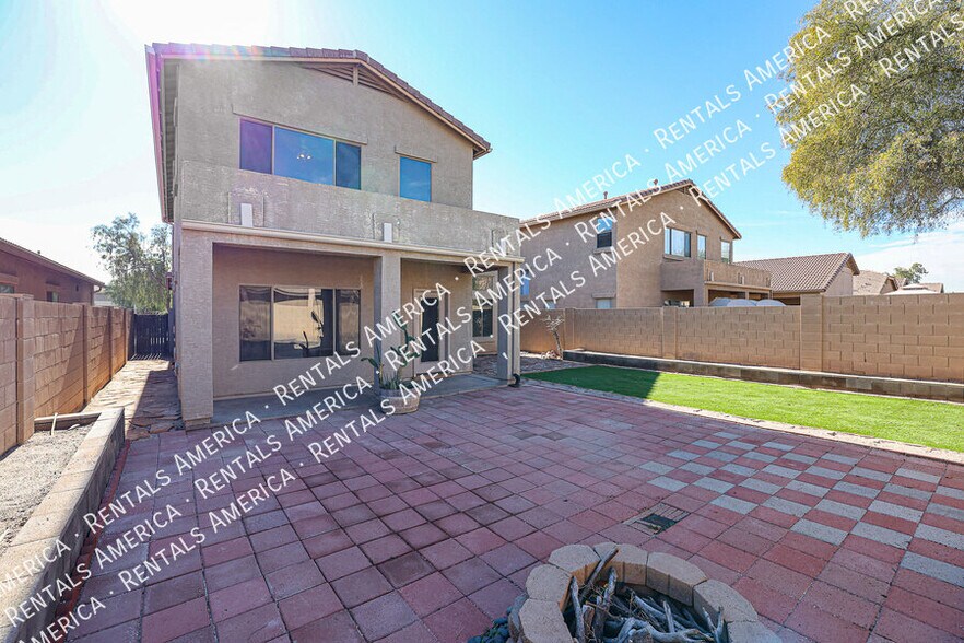 Building Photo - 8818 W Hilton Ave