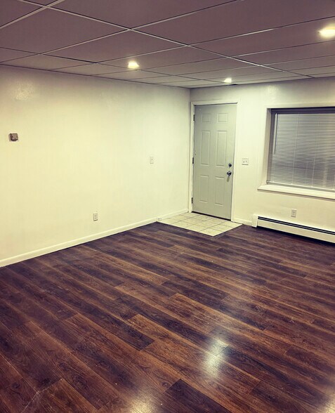 Building Photo - 502 Vale Ave