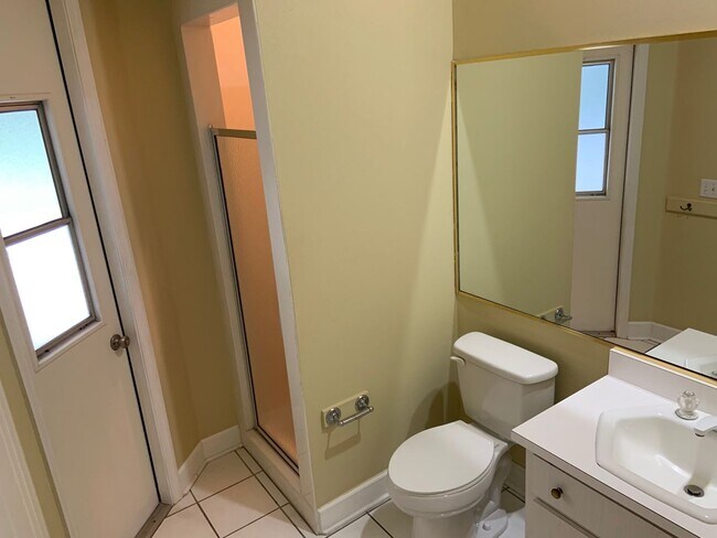 Building Photo - 5 Bedroom/3.5 Bathroom Pool Home On Cul-De-Sac Minutes from Downtown Windermere!!!