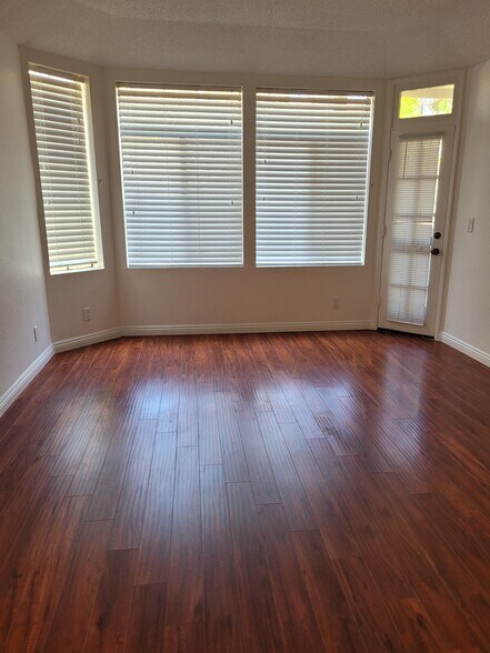 Building Photo - 2563 Plaza del Amo