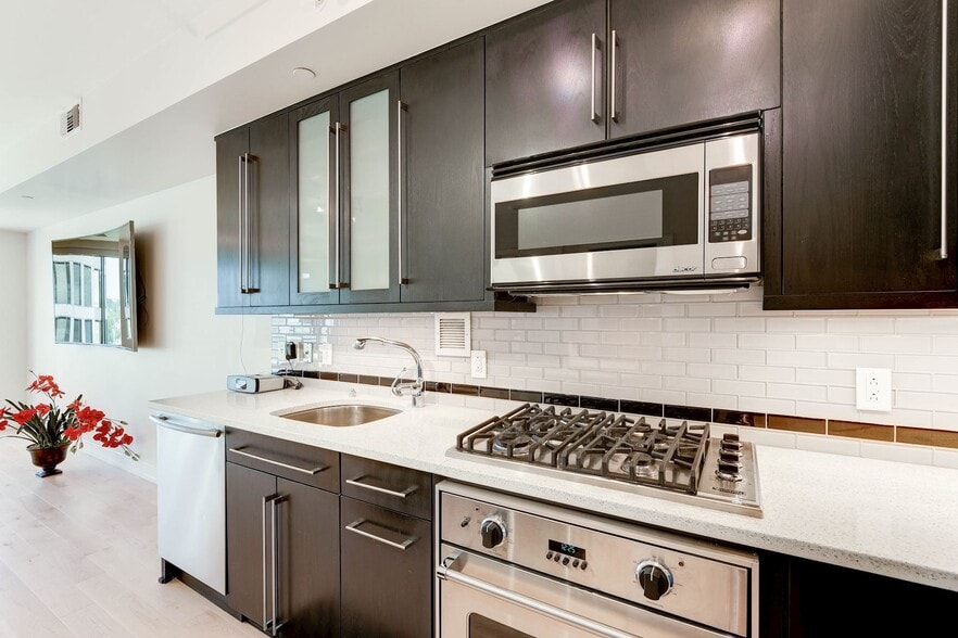 Building Photo - 1111 19th St N