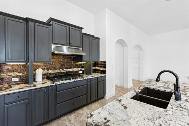 Building Photo - 404 Highland Village Dr