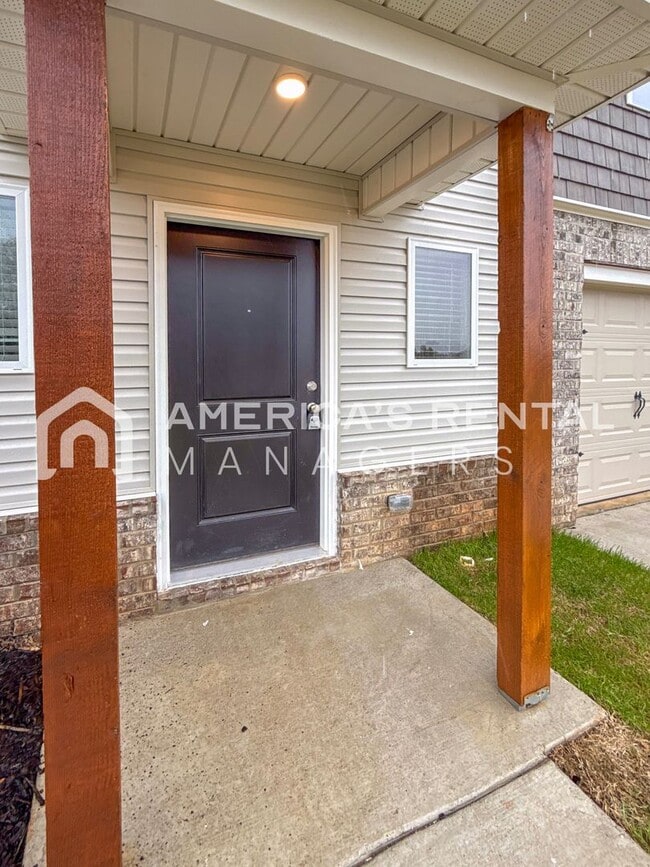 Building Photo - Escape to Lakeside Living in Lincoln! NEW ...