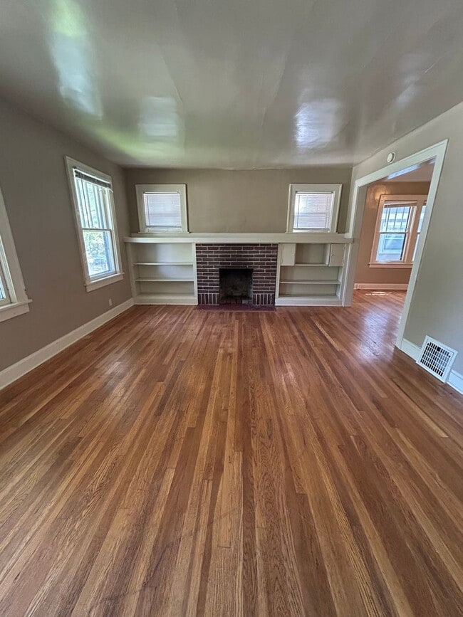 Building Photo - COMING SOON! 2 Bed 1 Bath Home! $13575.00