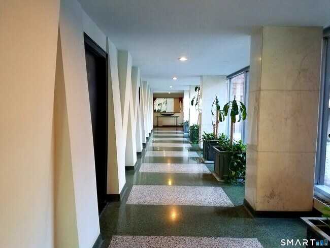 Building Photo - 444 Bedford St