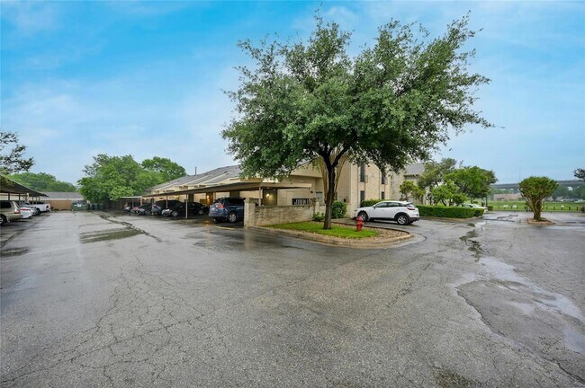 Building Photo - 8400 Jamestown Dr