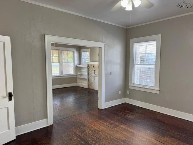 Building Photo - 1916 7th St