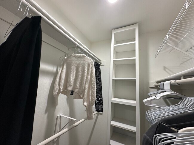 Walk in Closet - 2730 Silver Creek Dr