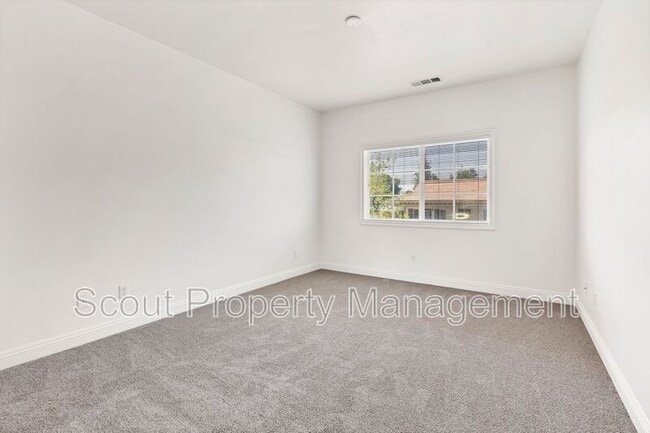 Building Photo - 41829 St Thomas Ct