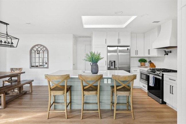 Building Photo - 18300 W Rim Dr