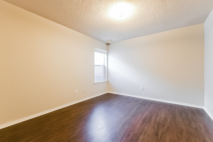 Building Photo - 616 White Swan Dr