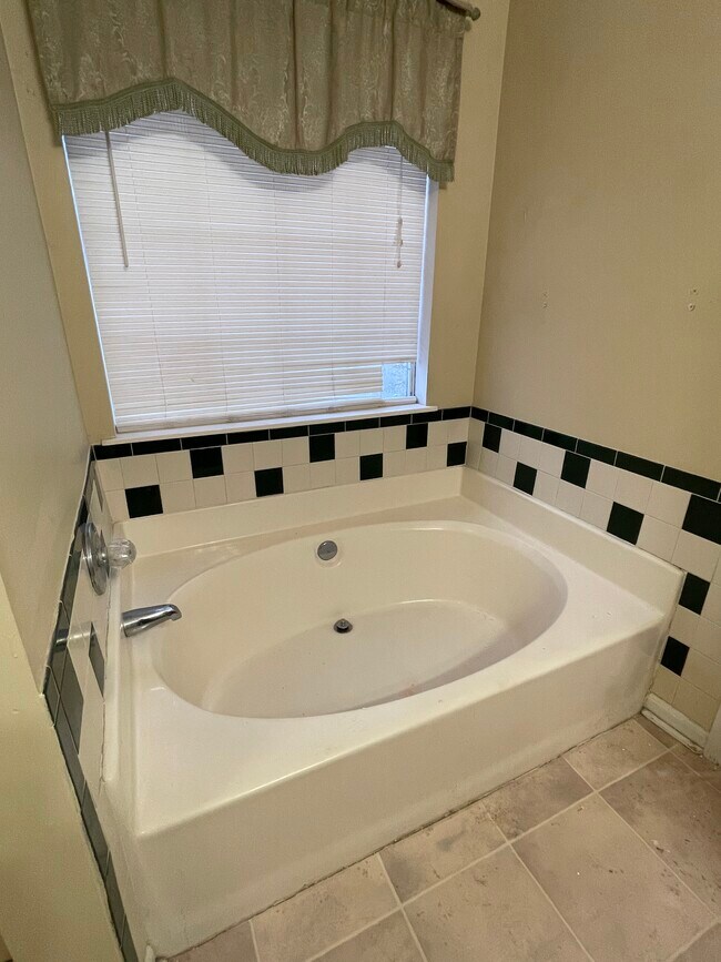 Building Photo - 8601 Findon Pl