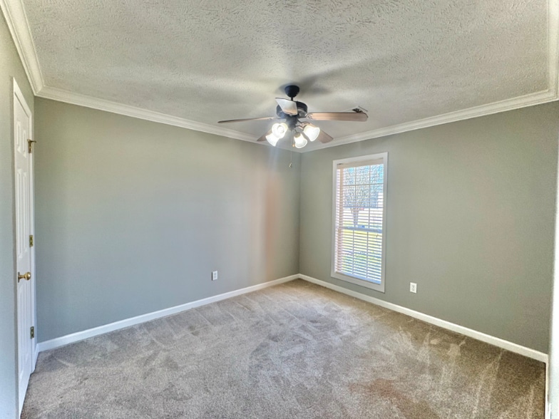 Building Photo - 54 Lawrence Rd