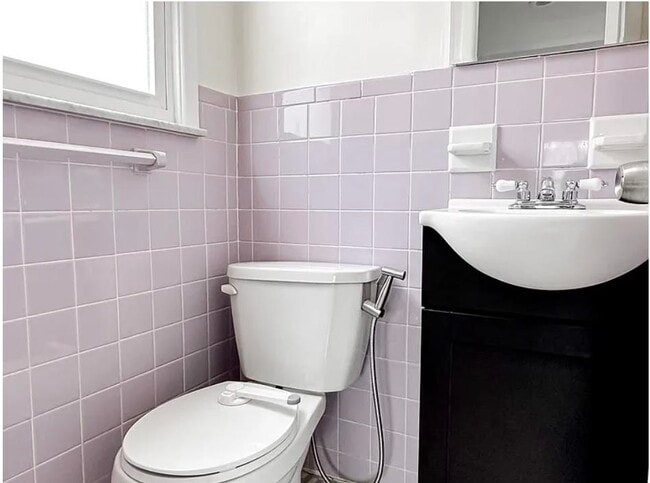 Building Photo - 14 Centre Ln