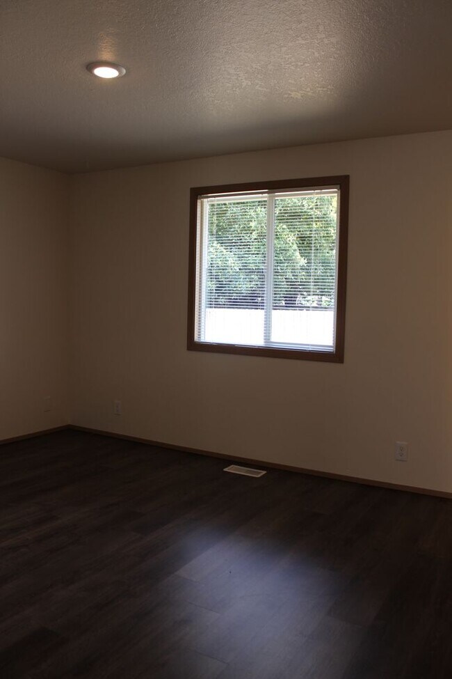 Building Photo - 1045 SW 178th Pl