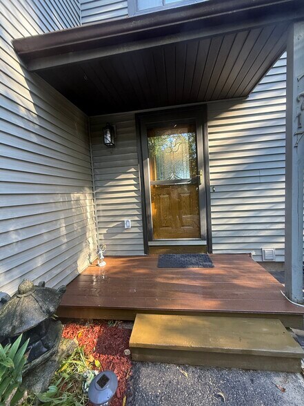 Building Photo - 7217 Park Shores Ct