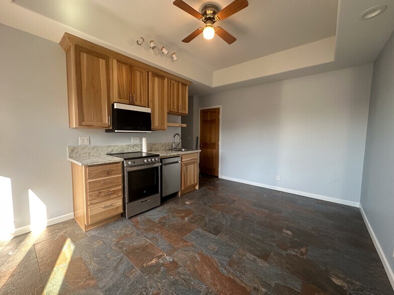 Kitchen amenities with dining - 2508 Park Forest Dr