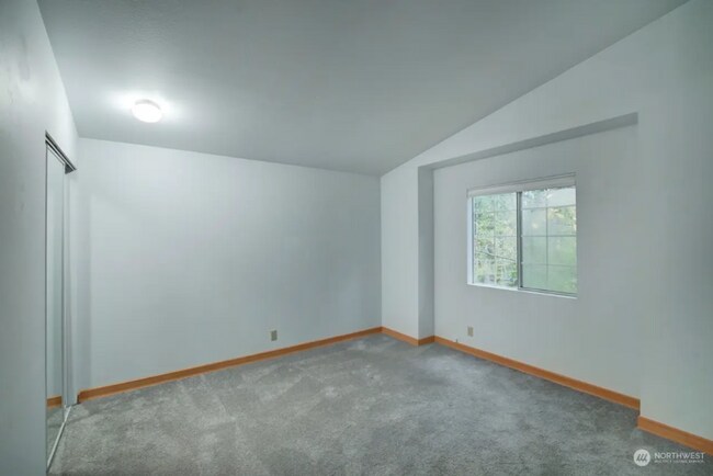 Building Photo - 2 Week Move In Special - Beautiful Edmonds...
