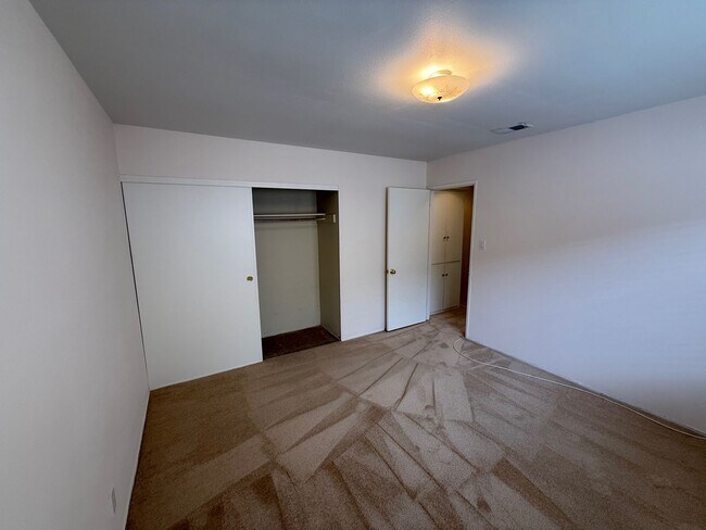 Building Photo - Charming 3-Bed, 2-Bath Home in Quiet Port Hueneme Neighborhood