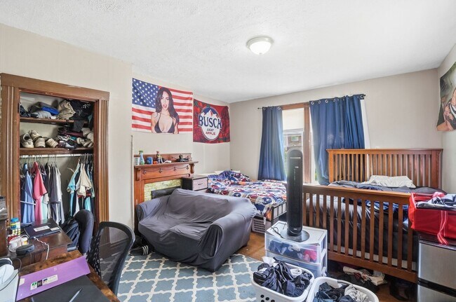 Building Photo - 5 Bedroom Clifton House Available Next to UC Campus