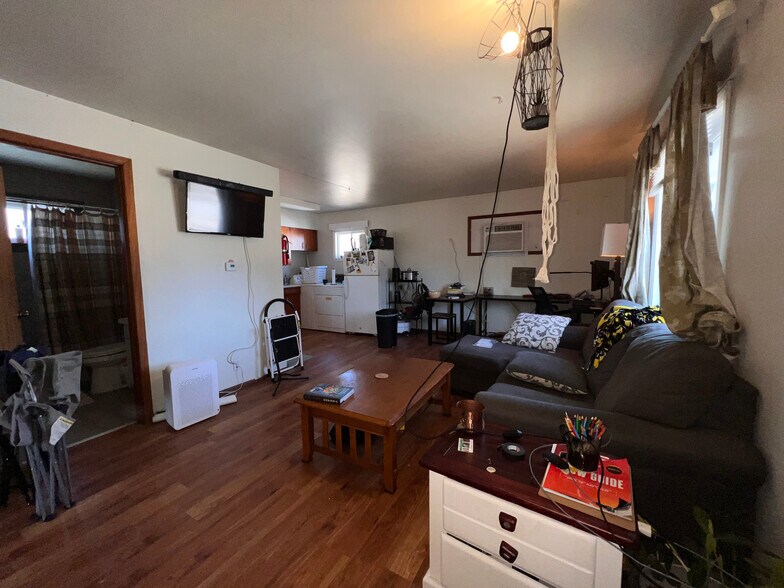 Building Photo - 718 7th Ave