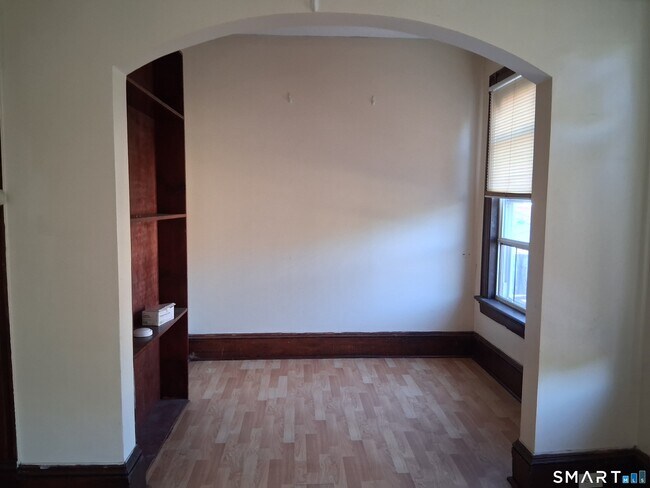 Building Photo - 135 Sherwood Ave