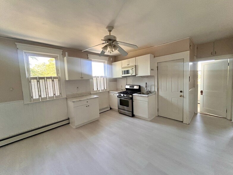 eat in kitchen - 51 Crandall St