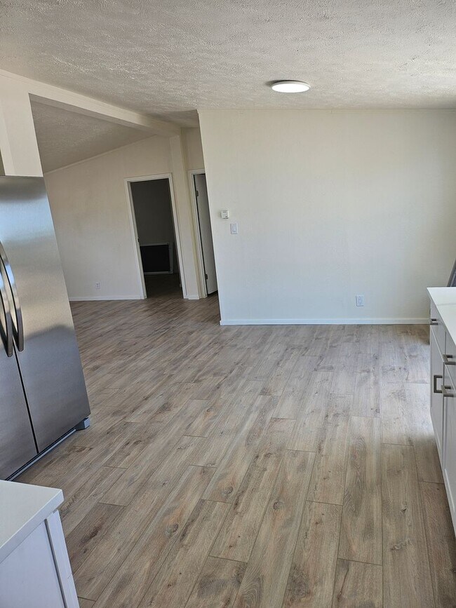 Building Photo - ALL PROSPECTIVE TENANTS MUST SUBMIT A $58 ...