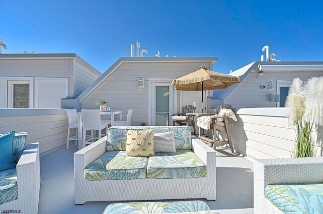 Building Photo - 112 S Weymouth Ave